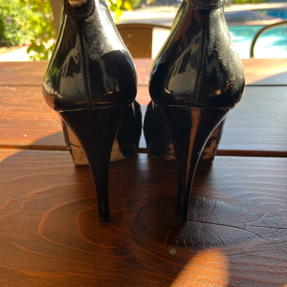 Stuart Weitzman , Black Patent Leather Heels Size 8.5., Peep Toes, 4 Inch Heels - Picture 11 of 12